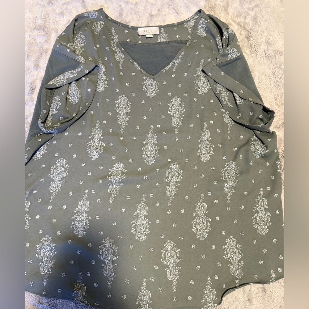 LOFT Gray Asymmetrical Sleeveless Blouse